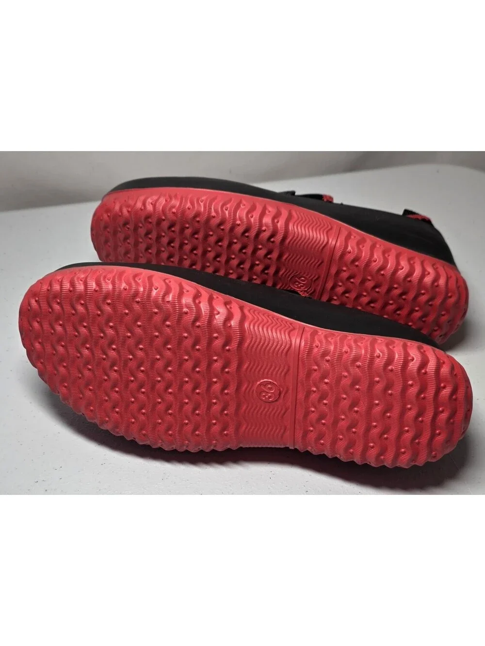 Garden Shoes US Women's Size 5.5/6 Black with Red Accents Waterproof